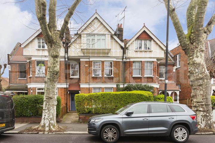 			2 Bedroom, 1 bath, 1 reception Flat			 Priory Road, Crouch End